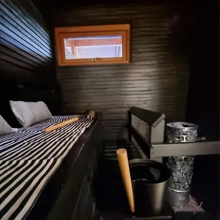 וילה Traditional Wooden Villa, Gloria רובניימי