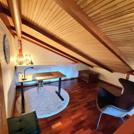 Traditional Wooden Villa, Gloria * רובניימי